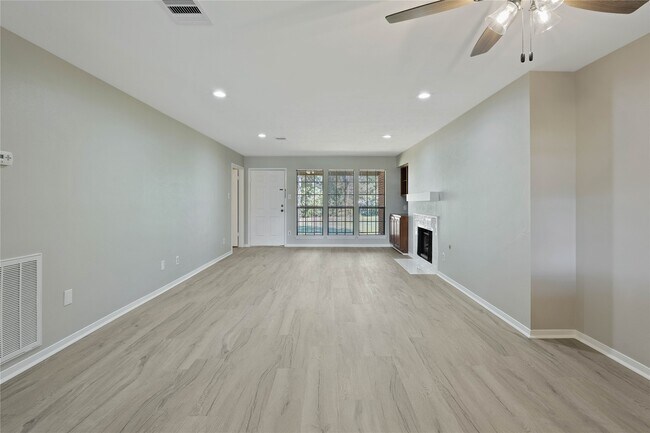 Photo - 200 Panorama Dr Unit 206