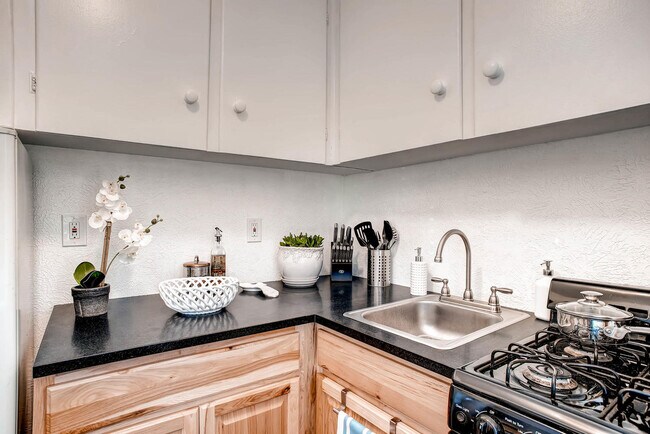 Photo - 1600 Boulder