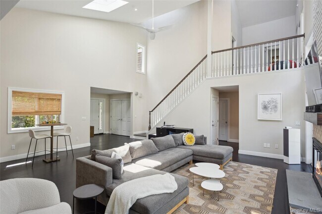 Photo - 8 Indian Pipe Dr