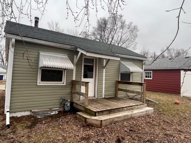 1 Bedroom Home in Davenport, IA - 1 Bedroom Home in Davenport, IA