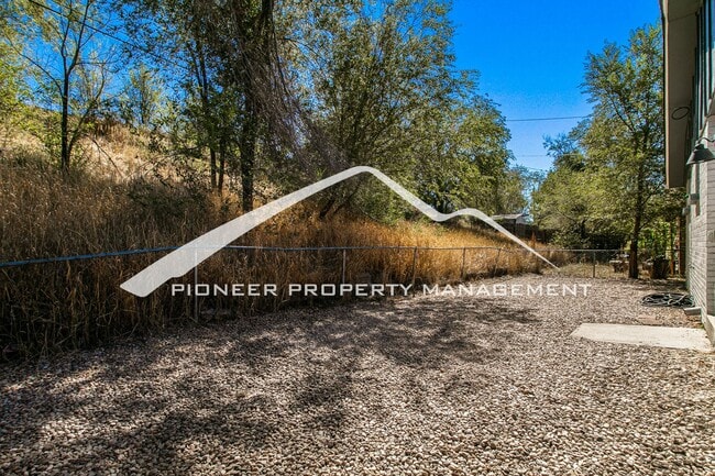 Photo - Spacious Half Duplex with Fenced Yard and Washer/Dryer