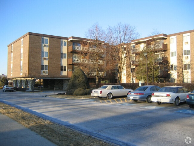 Building Photo - 1301 S Finley Rd Unit 307 Rental