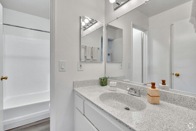 2BR, 1BA - 850SF - Bathroom