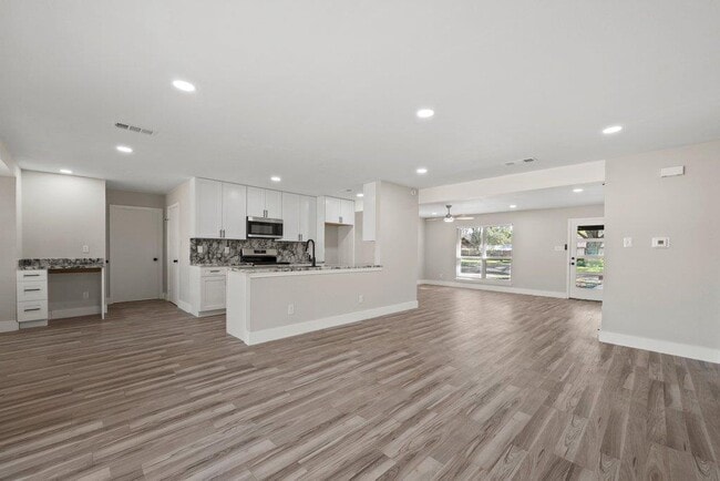 Photo - 1313 Redbud Trail