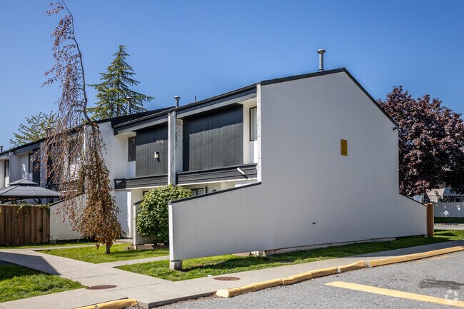 Photo - Riverside Gardens