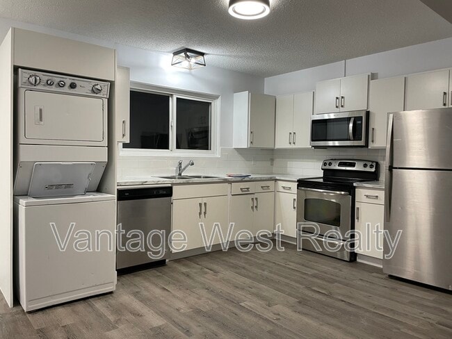 Photo - 3713-3713 24 Ave