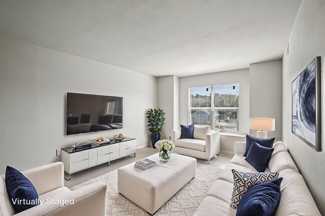 Paola Sundance Apartments