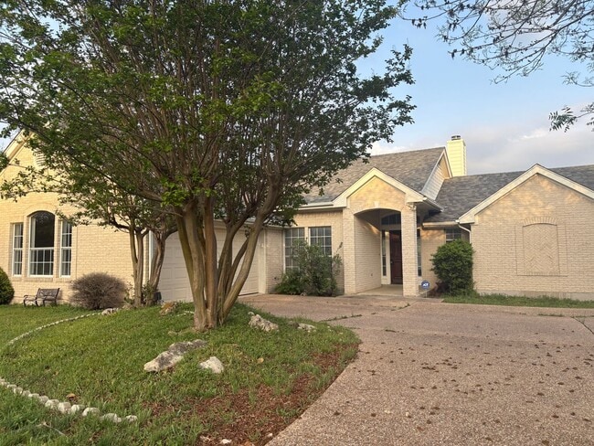 Elegant Two-Story Home in Lakeway - Elegant Two-Story Home in Lakeway