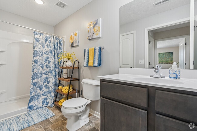 2BR, 2BA - 1,050SF - Primary Bathroom