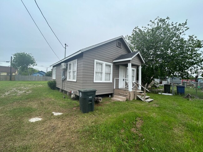 Photo - 1433 12th St