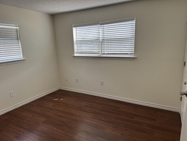 Photo - 728 Martindale Rd