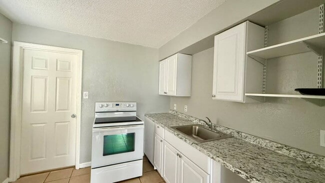 Photo - 205 Mill St