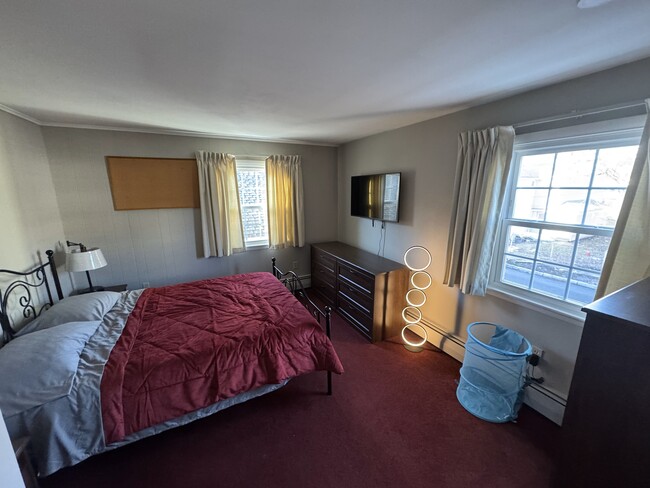 Building Photo - 109 Oxford St Unit Fully furnished apartment