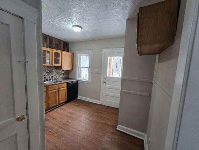 Photo - 1724 Cliffview Rd