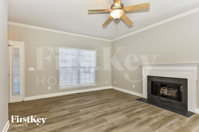 Photo - 811 Royal Oaks Dr