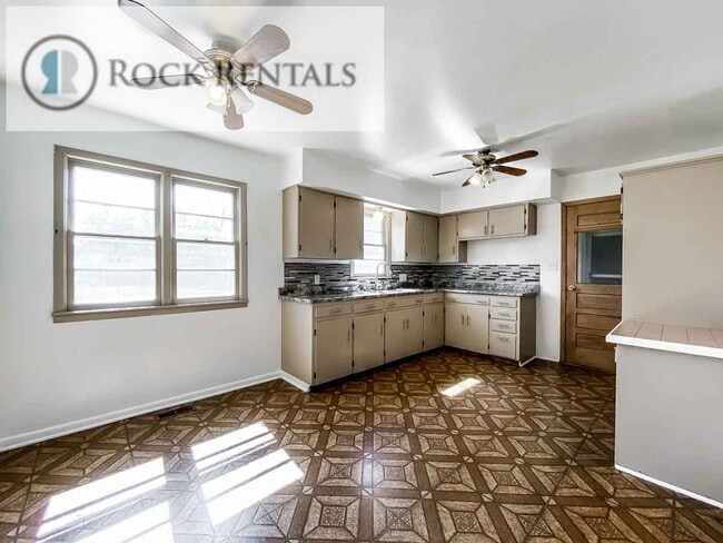 Photo - Updated 4 Bed 1 Bath near City Center