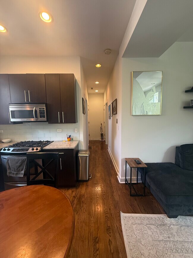 Photo - 1501 N Bosworth Ave Unit 1501 N Bosworth, 2C