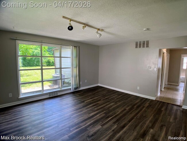 Photo - 22120 Condon St