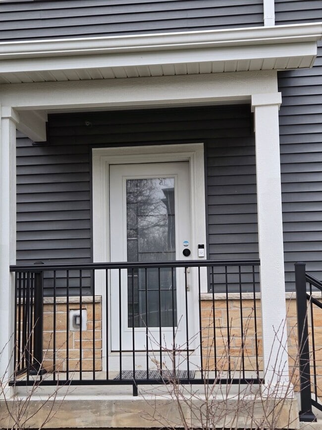 Photo - Contemporary 3 bedroom townhome