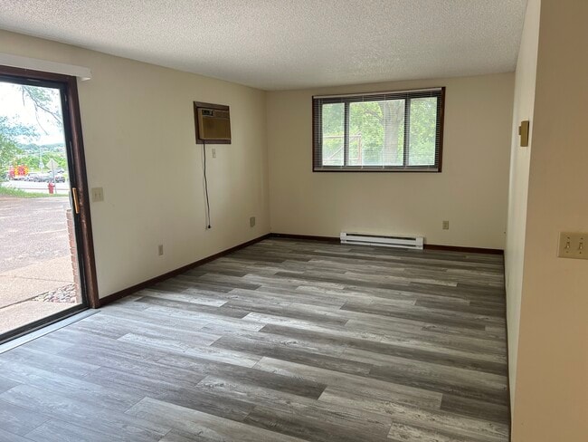 Photo - 2908 Birch St