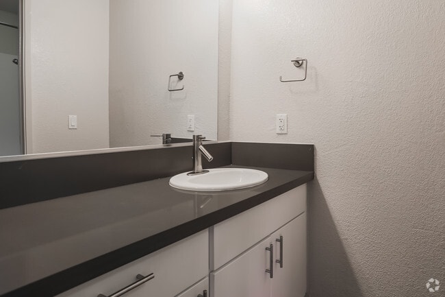 2HAB,1BA - The Esplanade
