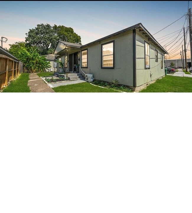 Photo - 3707 Bremond St