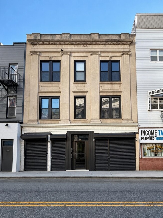 Building Photo - 576 Newark Ave Unit 2L