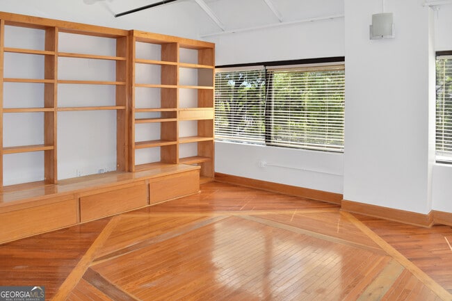 Building Photo - 120 Ralph McGill Blvd NE Unit #402