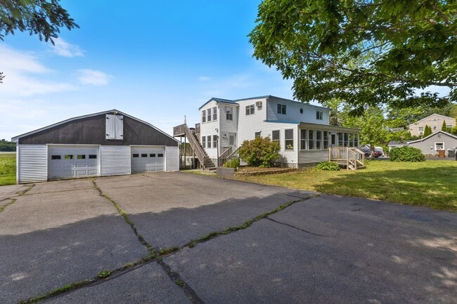 Photo - 649 Ferry Rd