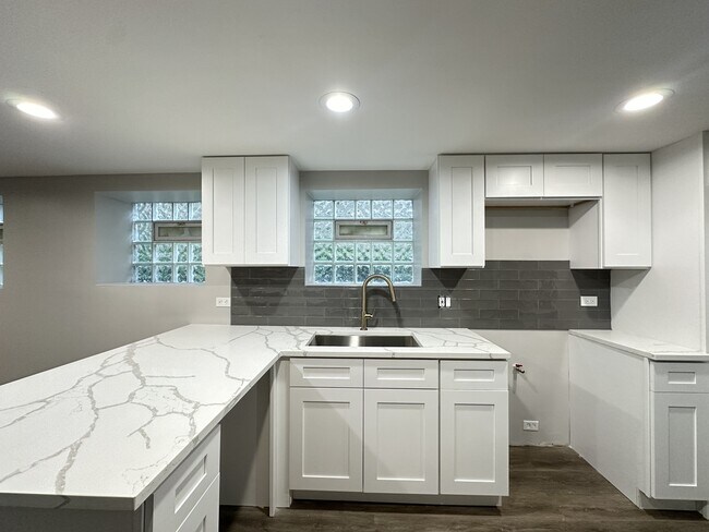 Photo - 2617 W Rascher Ave Unit NDG
