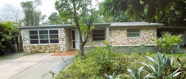 Building Photo - 3/2 in New Port Richey Rental