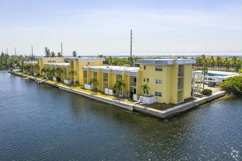 Building Photo - 201 Coppitt Rd Rental