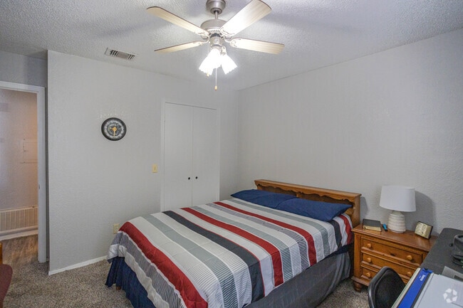 1BR, 1BA - 674SF