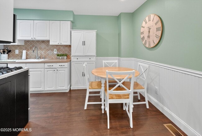 Photo - 285 Longwood Dr