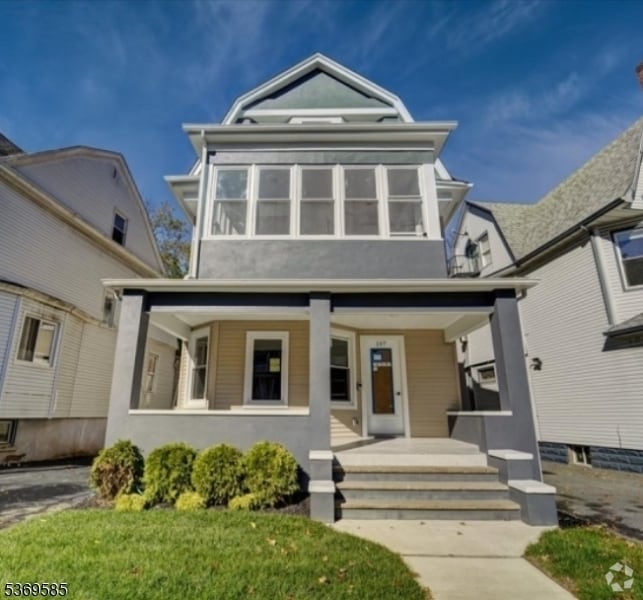 Building Photo - 197 N Maple Ave Unit 1 Rental