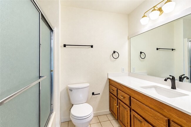 25 Shakespeare Dr