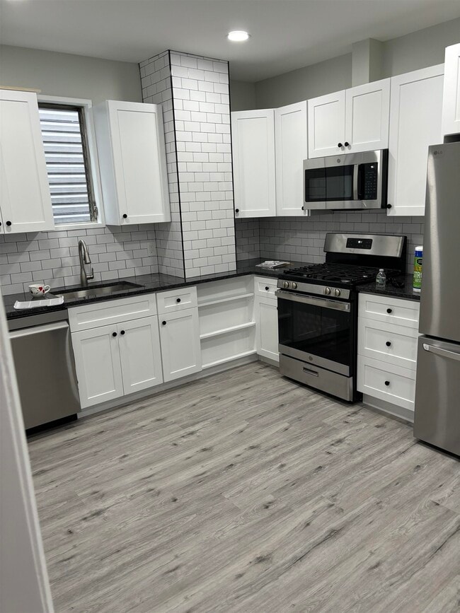 Building Photo - 329 36th St Rental