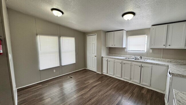 Photo - 288 W Brooks Rd