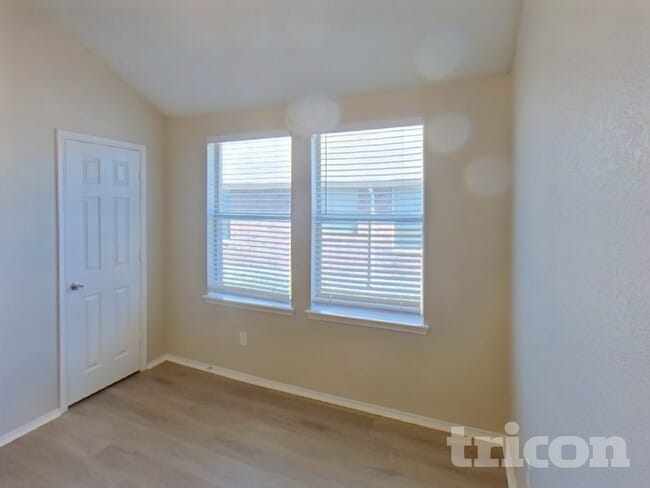 Photo - 421 Rowdy Dr