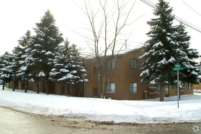 Village Apartments At Oxford