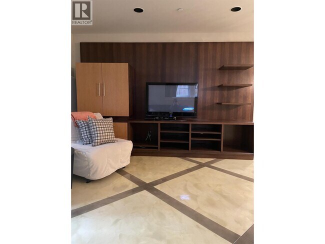 Photo - 7589 Curtis St