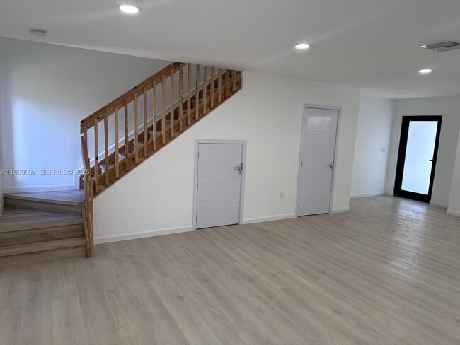 Photo - 574 NW 7th St