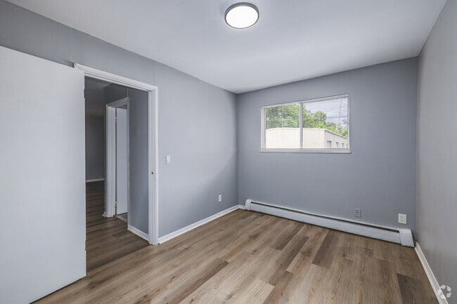 1BR, 1BA - 450SF - Primary Bedroom