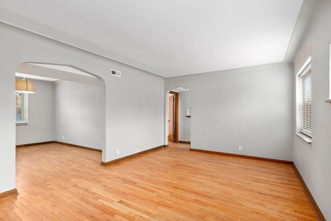 Photo - 5823 Lindenwood Ave Unidad 5823-1E