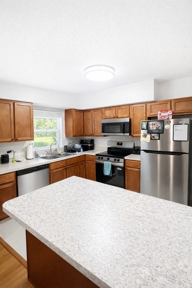 Shared Kitchen - 5654 Baywood Ter