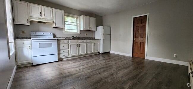 Building Photo - 8 Bond St Unit 10A Rental