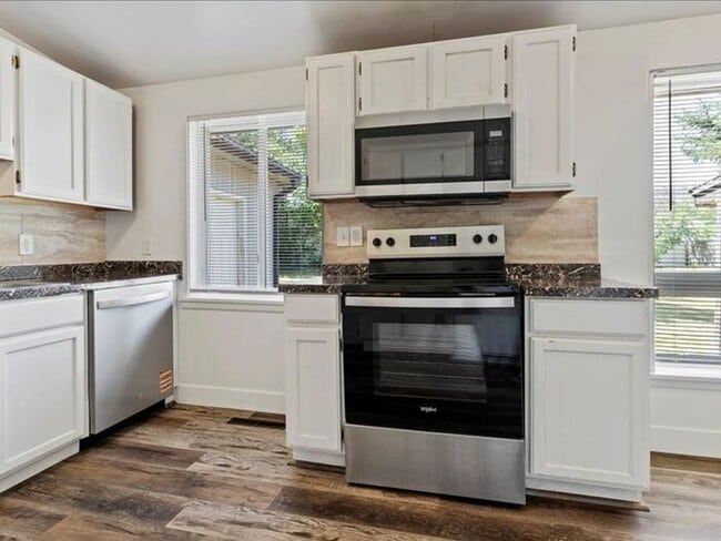 Photo - Murray beautiful 4 bed 2.5 bath family home