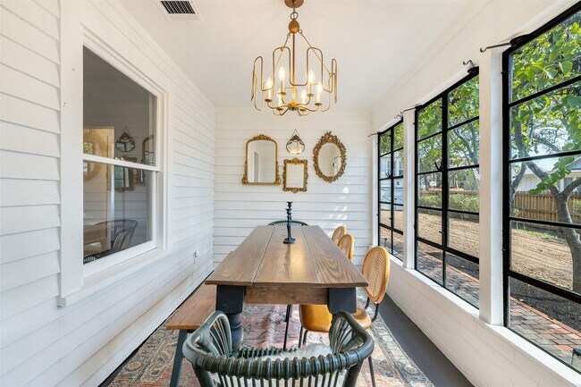 Photo - 206 N Rusk St