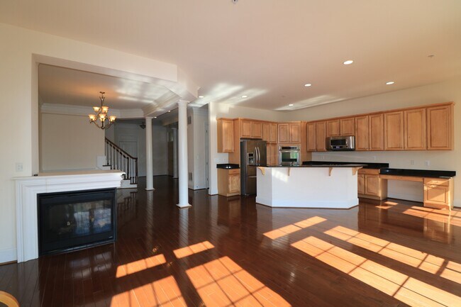 Photo - SHORT TERM LEASE AVAILABLE -- Luxury TH in Bethesda - 4 bed + 3.5 ba - Elevator TH in Gated commu...