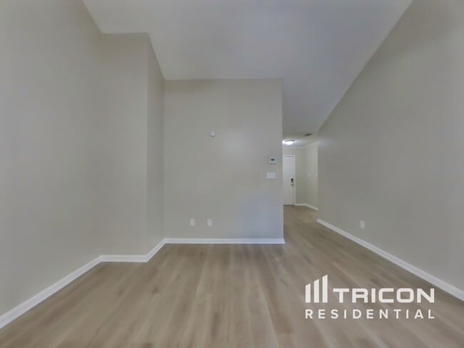 Photo - 520 Sarah's Ln